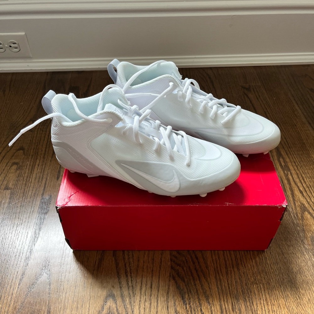 Brand new Nike low rise unisex cleats